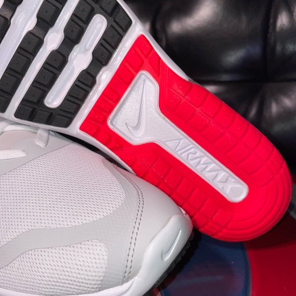 Nike shoes - Picture 2 of 5